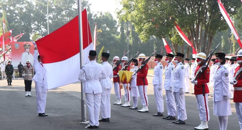 Dipimpin Bupati Jombang, Upacara Pengibaran Bendera HUT Kemerdekaan RI ke-76 Berlangsung Khidmat