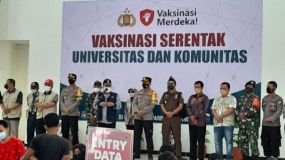 Kapolres Jombang Pantau Langsung Vaksinasi Merdeka di GKJW Mojowarno Dan At Tahdzib Ngoro