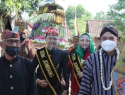 Wakil Bupati Sumrambah Tambak Hadiri Gelaran Sedekah Bumi di Dusun Sumbersuko Jatiwates Tembelang