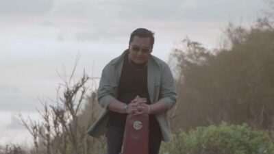Tangkapan Layar Video Clip Ndarboy genk - Mendung Tanpo Udan