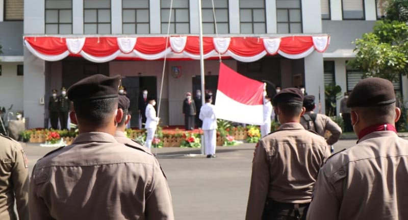 Upacara Peringatan Hari Pahlawan 10 November di Halaman Pemkab Jombang