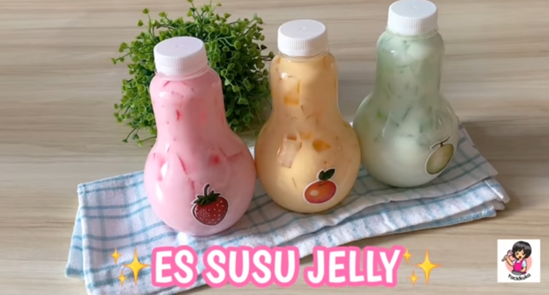 Milky Jelly (Youtube: Fun Cooking with Yackikuka)