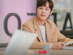 Yoon Jong Hoon Berubah Menjadi Manajer Rajin dan Murah Senyum di Drama Sh**ting Stars